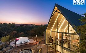 Stayvista'S Celeste Villa - Hill-View Retreat With Infinity Pool